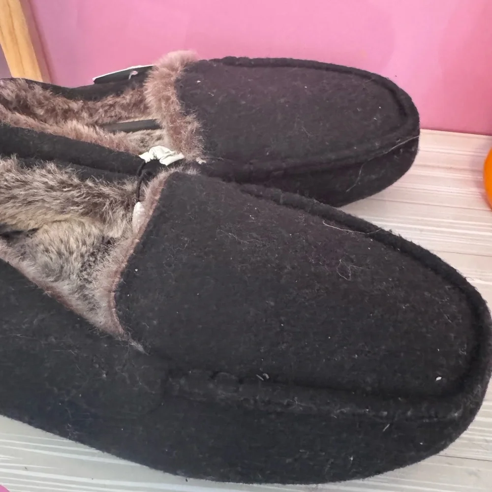 Cat & Jack Black Plush-Lined Kids Slip-On Slippers